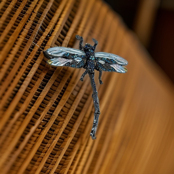 New Dragonfly Rhinestone brooch - Picture 3 of 6